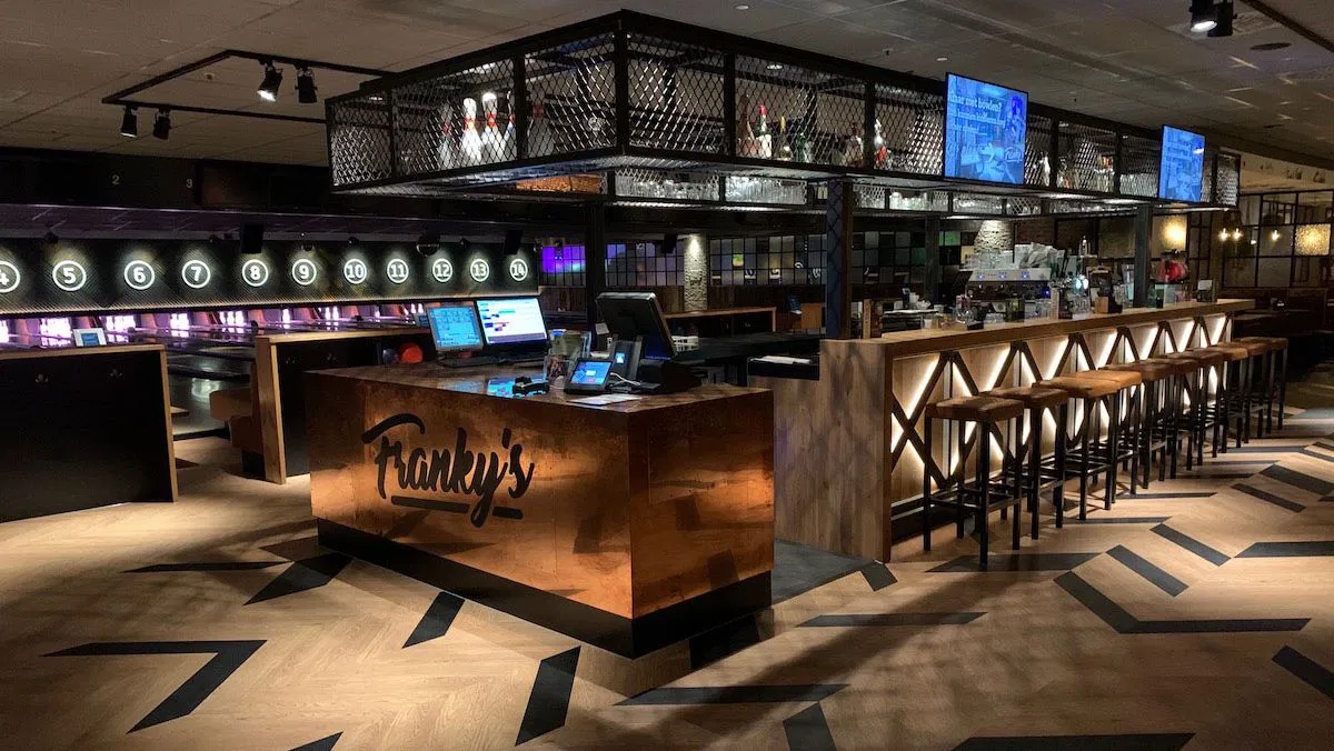 The bowling lanes and bar at Franky's Bowling in Leiderdorp